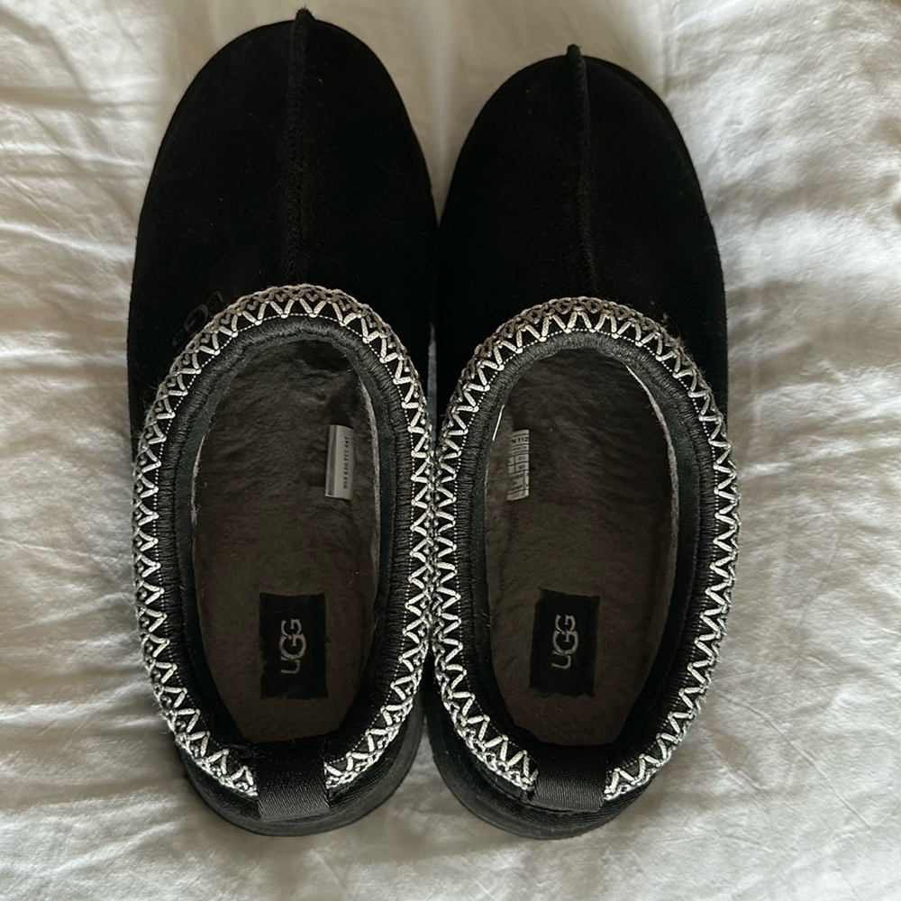 Ugg Tazz Platform Slip On in Black sz 9